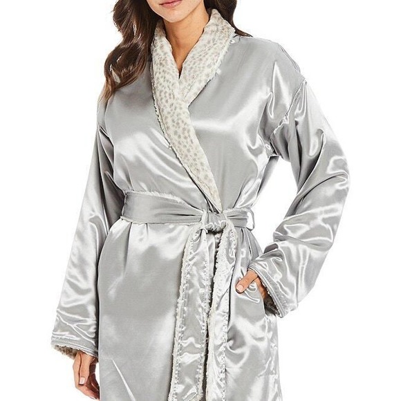 Giraffe At Home NWT Women's Luxe Satin Snow Leopard Faux Fur Robe M - Picture 3 of 7